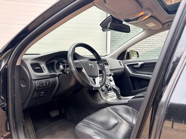 Volvo - 2013 - v60 - 2.4 d6 awd pl.i sum. - personenauto - afbeelding 14 van  16