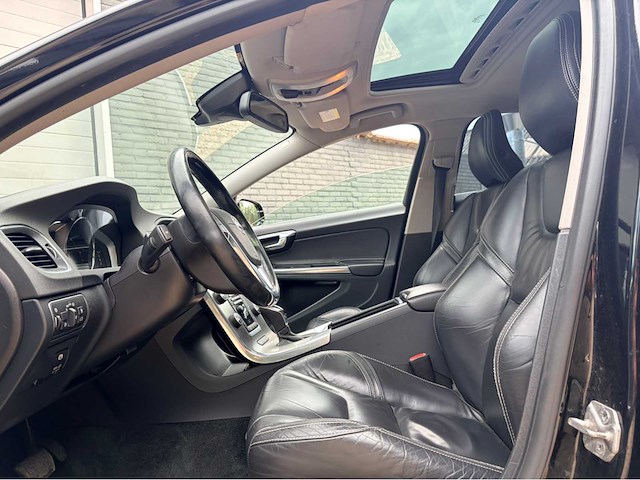 Volvo - 2013 - v60 - 2.4 d6 awd pl.i sum. - personenauto - afbeelding 15 van  16
