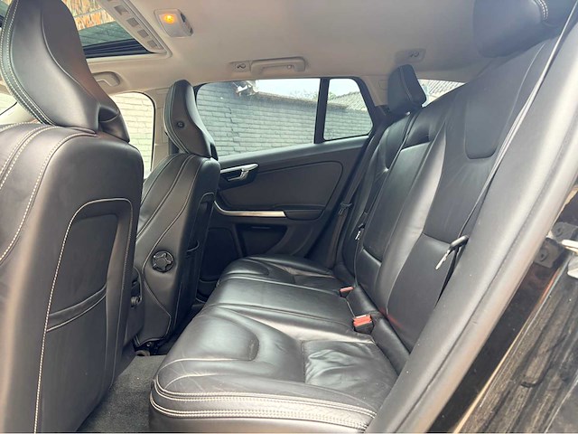 Volvo - 2013 - v60 - 2.4 d6 awd pl.i sum. - personenauto - afbeelding 16 van  16