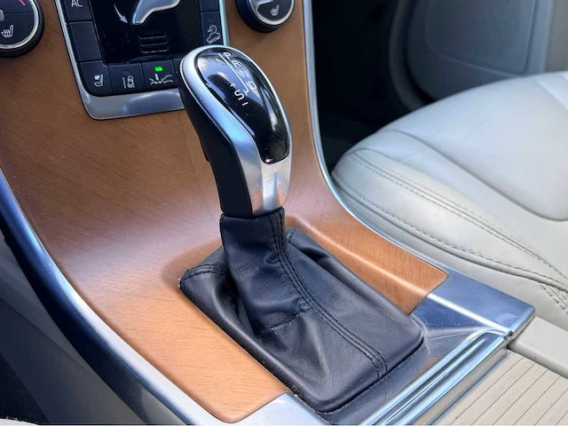 Volvo - 2013 - xc60 - 3.0 t6 r-design - personenauto - afbeelding 5 van  20
