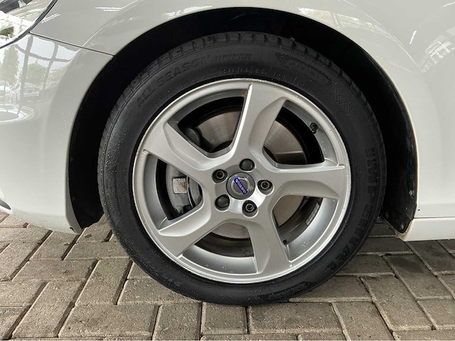 Volvo - 2016 - v40 - 2.0 d4 inscription - marge auto - afbeelding 2 van  32