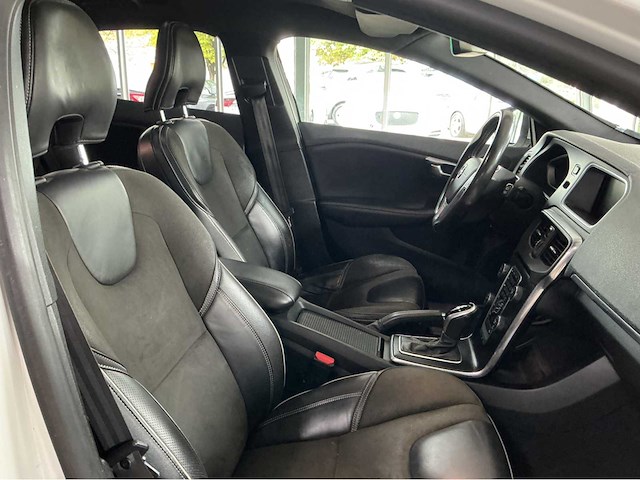 Volvo - 2016 - v40 - 2.0 d4 inscription - marge auto - afbeelding 9 van  32