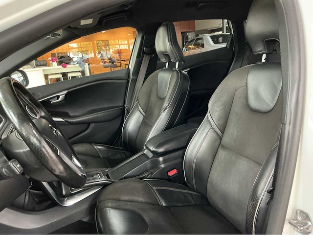 Volvo - 2016 - v40 - 2.0 d4 inscription - marge auto - afbeelding 13 van  32