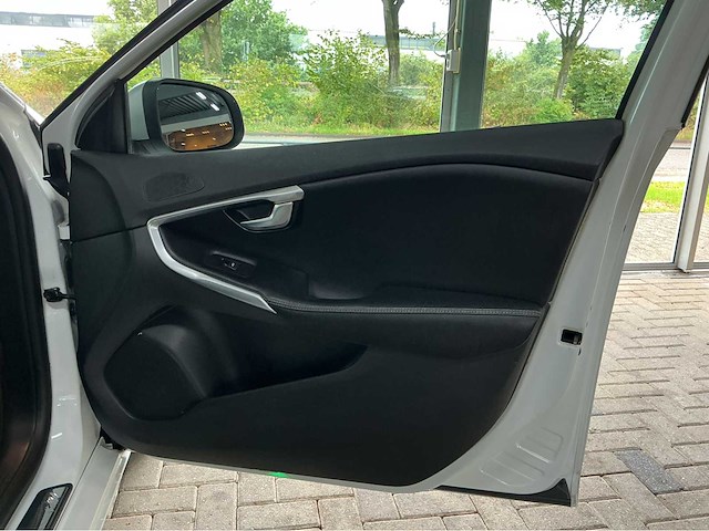 Volvo - 2016 - v40 - 2.0 d4 inscription - marge auto - afbeelding 17 van  32