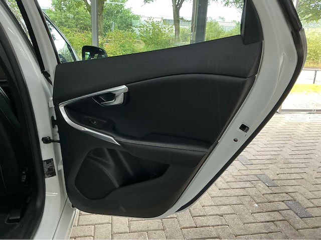Volvo - 2016 - v40 - 2.0 d4 inscription - marge auto - afbeelding 18 van  32