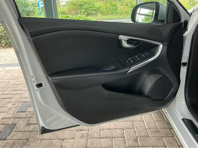 Volvo - 2016 - v40 - 2.0 d4 inscription - marge auto - afbeelding 19 van  32