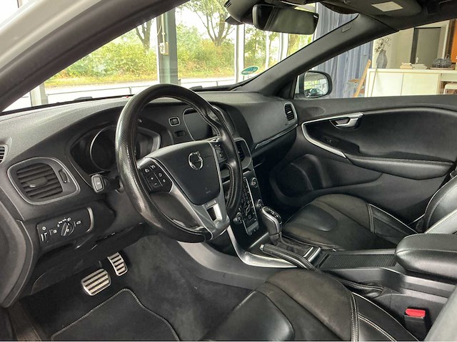 Volvo - 2016 - v40 - 2.0 d4 inscription - marge auto - afbeelding 8 van  32