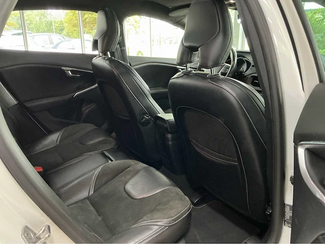 Volvo - 2016 - v40 - 2.0 d4 inscription - marge auto - afbeelding 16 van  32