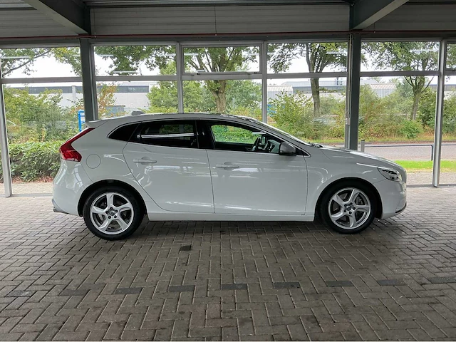 Volvo - 2016 - v40 - 2.0 d4 inscription - marge auto - afbeelding 28 van  32