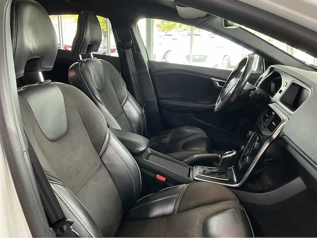 Volvo - 2016 - v40 - 2.0 d4 inscription - marge auto - afbeelding 2 van  17