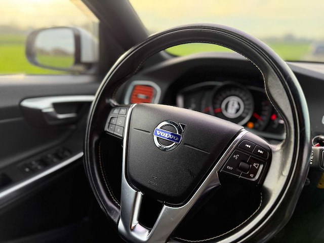 Volvo - 2018 - v60 - 2.0 t3 polar+ dyn. - afbeelding 1 van  4
