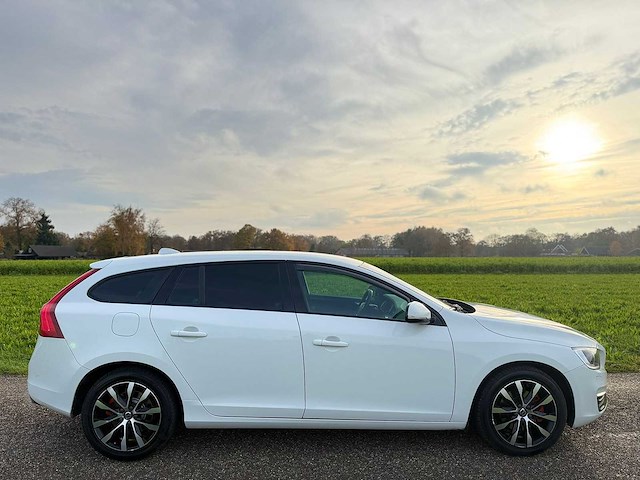 Volvo - 2018 - v60 - 2.0 t3 polar+ dyn. - afbeelding 6 van  9