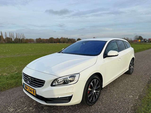 Volvo - 2018 - v60 - 2.0 t3 polar+ dyn. - afbeelding 1 van  12