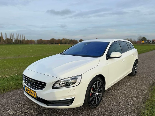 Volvo - 2018 - v60 - 2.0 t3 polar+ dyn. - afbeelding 1 van  14