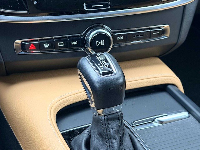 Volvo - 2018 - v90 cross country - 2.0 t5 90th ann. ed. - sb-127-v - afbeelding 7 van  15