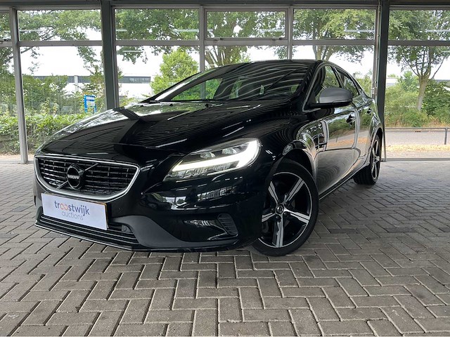 Volvo - 2019 - v40 - 1.5 t3 polar+ sport - btw auto - afbeelding 1 van  35