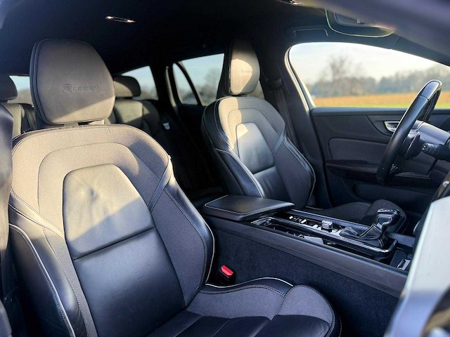 Volvo - 2019 - v60 - 2.0 t5 r-design - xk-481-l - afbeelding 9 van  19
