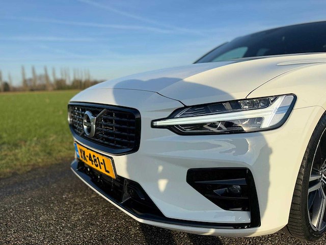 Volvo - 2019 - v60 - 2.0 t5 r-design - xk-481-l - afbeelding 2 van  19
