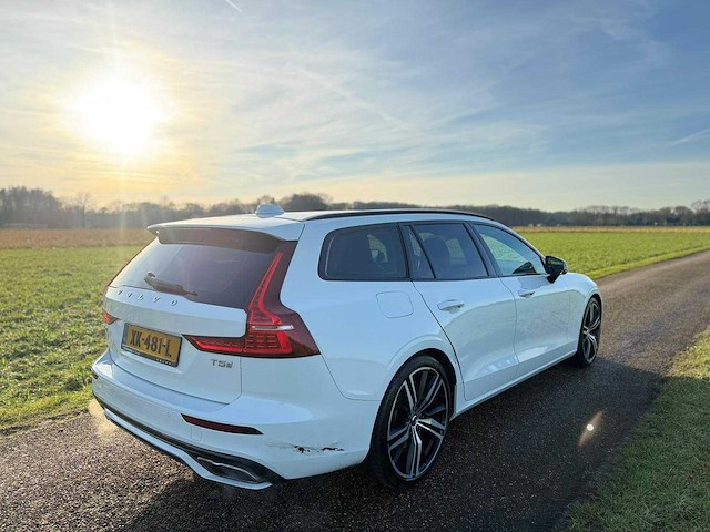 Volvo - 2019 - v60 - 2.0 t5 r-design - xk-481-l - afbeelding 11 van  19