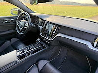 Volvo - 2019 - v60 - 2.0 t5 r-design - xk-481-l - afbeelding 3 van  9