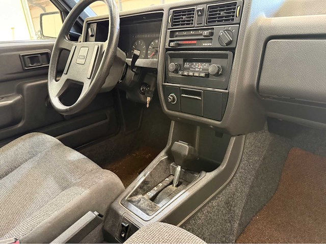 Volvo - 340 - automaat - 1.4 basis - oldtimer - 1988 - afbeelding 5 van  23