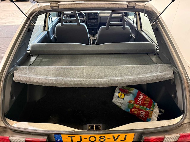 Volvo - 340 - automaat - 1.4 basis - oldtimer - 1988 - afbeelding 9 van  23