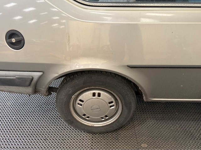 Volvo - 340 - automaat - 1.4 basis - oldtimer - 1988 - afbeelding 11 van  23