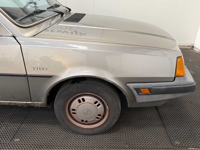 Volvo - 340 - automaat - 1.4 basis - oldtimer - 1988 - afbeelding 12 van  23