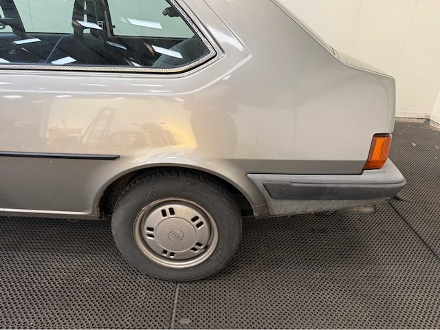 Volvo - 340 - automaat - 1.4 basis - oldtimer - 1988 - afbeelding 14 van  23