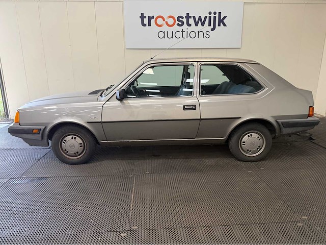 Volvo - 340 - automaat - 1.4 basis - oldtimer - 1988 - afbeelding 1 van  23