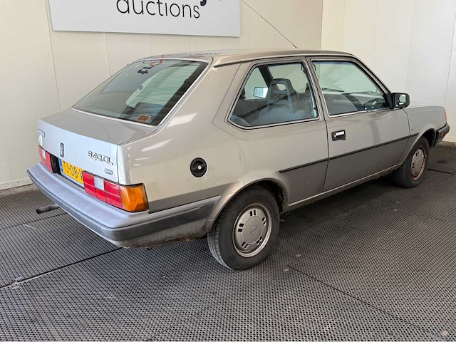 Volvo - 340 - automaat - 1.4 basis - oldtimer - 1988 - afbeelding 2 van  23