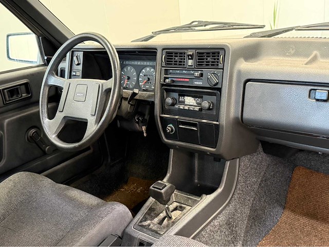 Volvo - 340 - automaat - 1.4 basis - oldtimer - 1988 - afbeelding 21 van  23