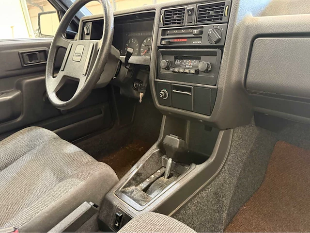 Volvo - 340 - automaat - 1.4 basis - oldtimer - 1988 - afbeelding 2 van  23