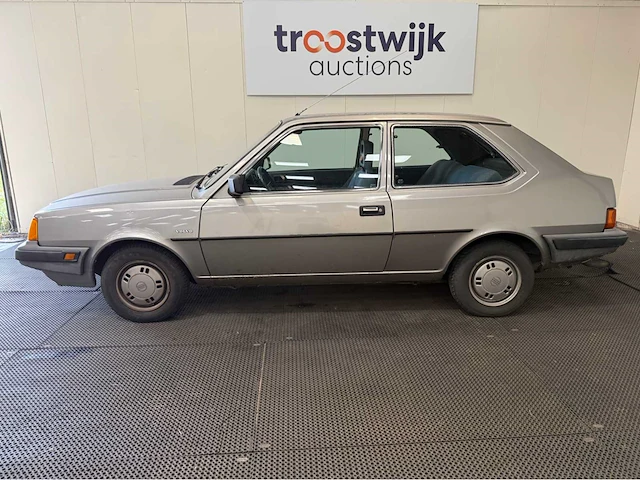 Volvo - 340 - automaat - 1.4 basis - oldtimer - 1988 - afbeelding 12 van  23