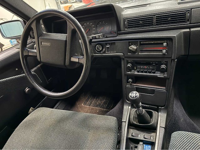 Volvo - 740 - oldtimer - 1988 - afbeelding 2 van  22