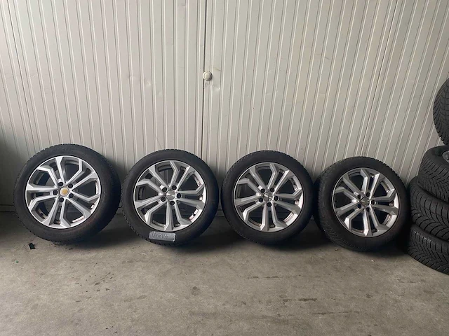 Volvo - autobanden set - winterbanden (4st) - afbeelding 1 van  7