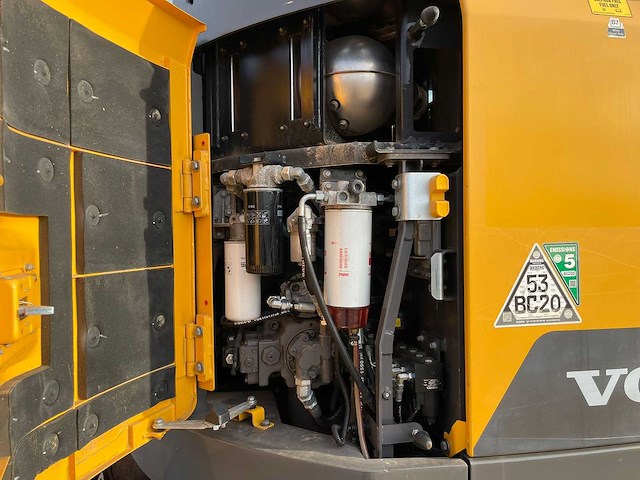 Volvo - ecr145el - tracked excavator - 2021 - afbeelding 16 van  32