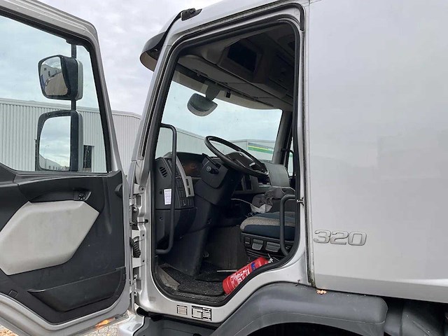 Volvo - fe320 - opleggertrekker met aanhanger - afbeelding 25 van  41