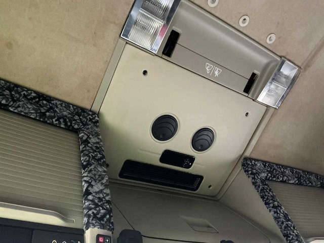 Volvo - fh - vrachtwagen met huifopbouw - 2017 - afbeelding 44 van  51