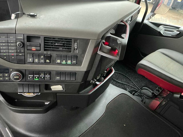 Volvo - fh - vrachtwagen met huifopbouw - 2019 - afbeelding 29 van  44