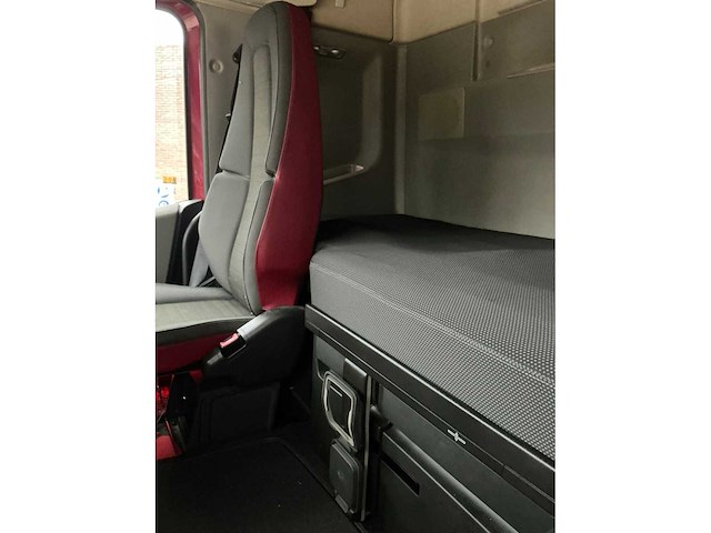 Volvo - fh - vrachtwagen met huifopbouw - 2019 - afbeelding 30 van  44