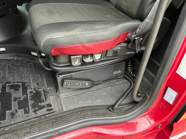 Volvo - fh - vrachtwagen met huifopbouw - 2019 - afbeelding 38 van  44