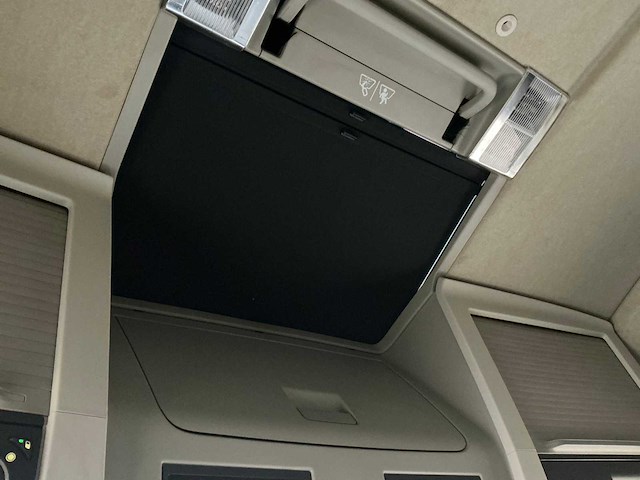 Volvo - fh - vrachtwagen met huifopbouw - 2019 - afbeelding 37 van  47