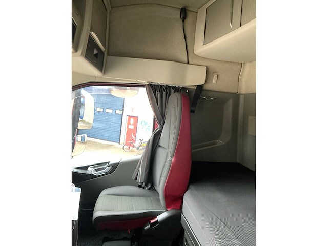Volvo - fh - vrachtwagen met huifopbouw - 2019 - afbeelding 39 van  47
