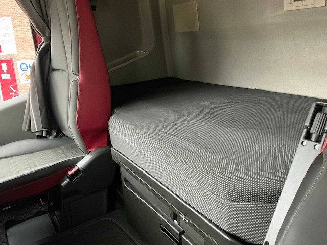 Volvo - fh - vrachtwagen met huifopbouw - 2019 - afbeelding 40 van  47