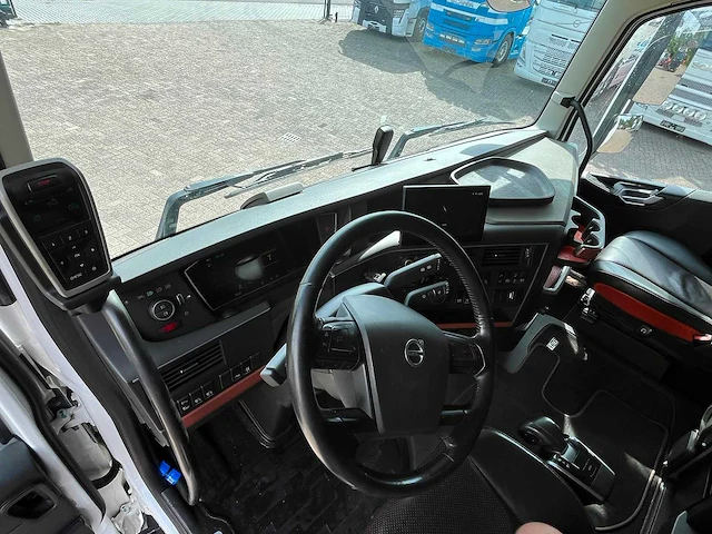 Volvo - fh16 650 - globetrotter xl - i-shift - retarder - full air suspension - 2021 - vrachtwagen - afbeelding 6 van  25