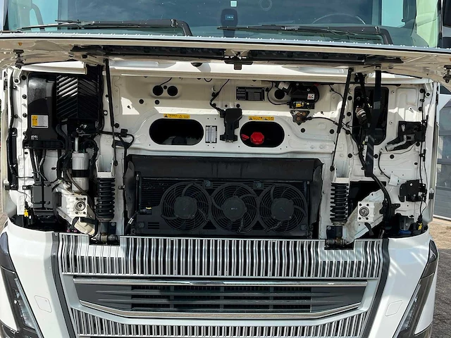 Volvo - fh16 650 - globetrotter xl - i-shift - retarder - full air suspension - 2021 - vrachtwagen - afbeelding 15 van  25