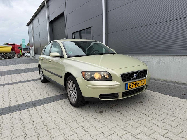 Volvo - s40 - 1.8 kinetic - personenauto - 2004 - afbeelding 2 van  26