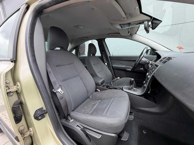 Volvo - s40 - 1.8 kinetic - personenauto - 2004 - afbeelding 4 van  26