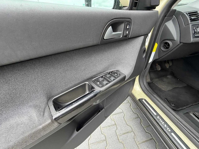 Volvo - s40 - 1.8 kinetic - personenauto - 2004 - afbeelding 13 van  26
